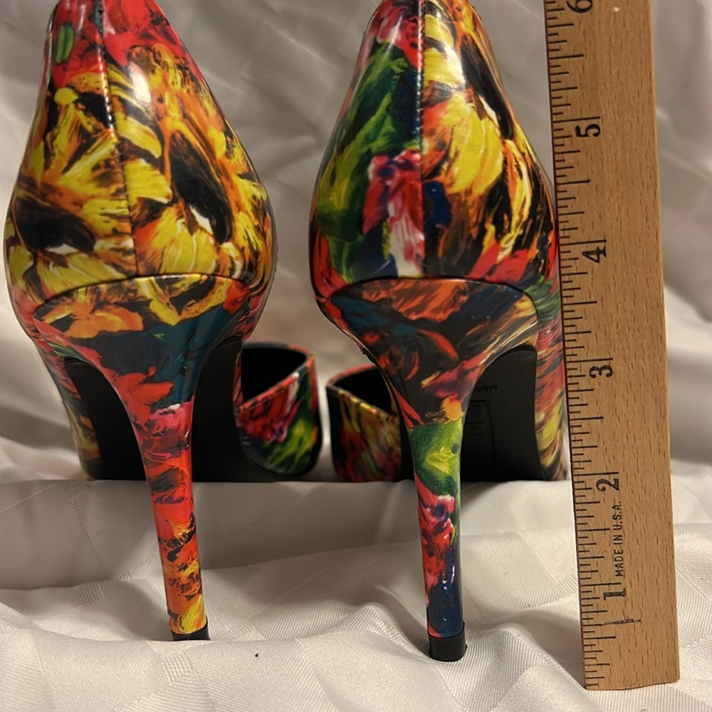 Floral pattern pumps - Picture 3 of 3